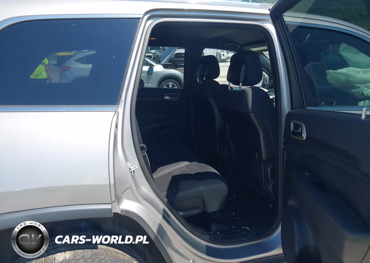 2015 Jeep Grand Cherokee Laredo VIN:1C4RJFAG8FC602333 - 8