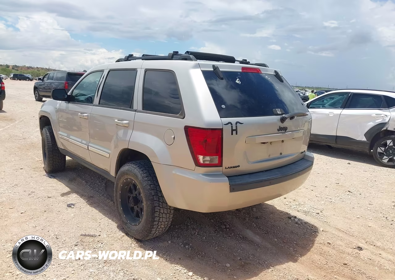 2010 Jeep Grand Cherokee Laredo VIN:1J4PR4GK4AC120381 - 3