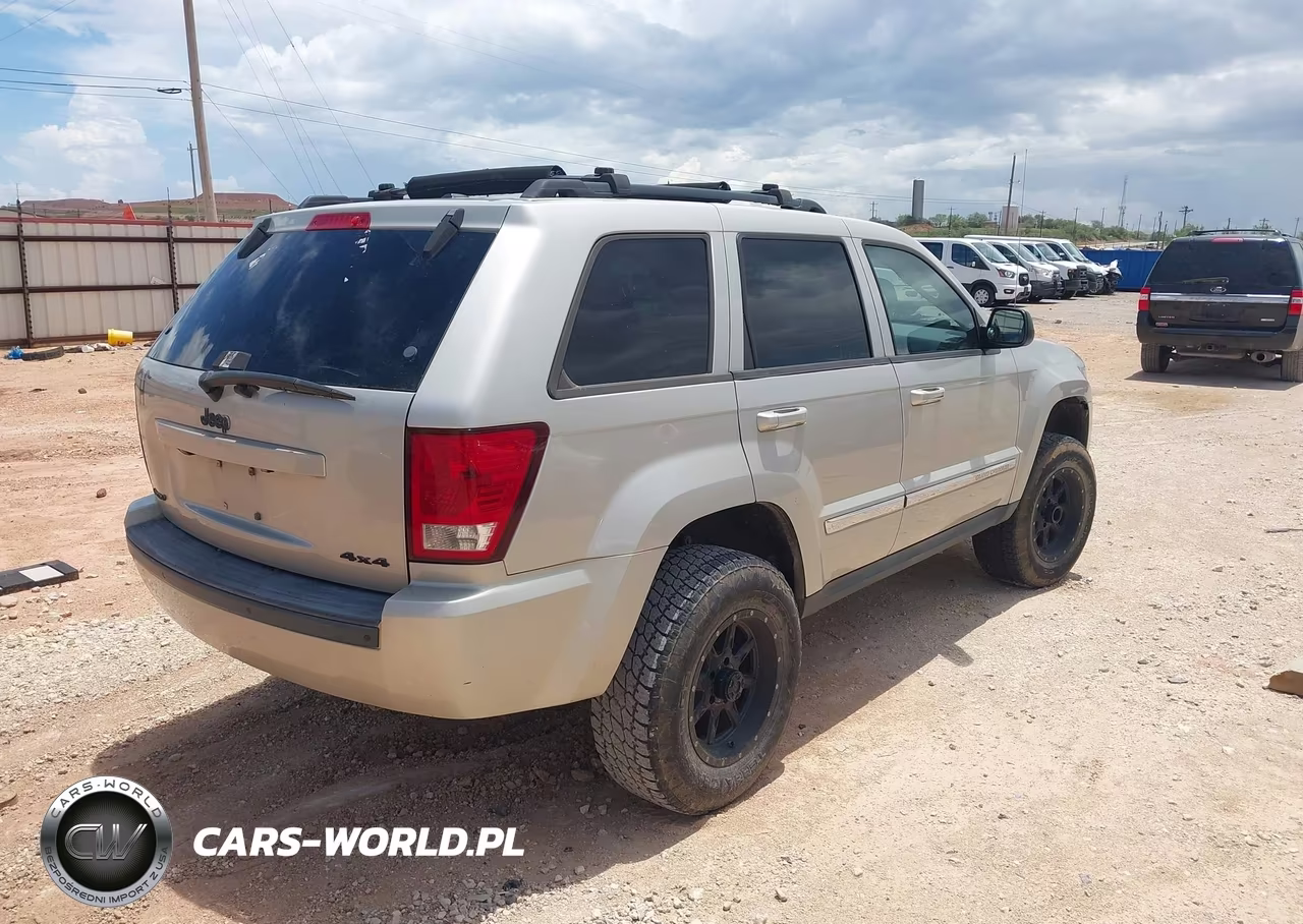 2010 Jeep Grand Cherokee Laredo VIN:1J4PR4GK4AC120381 - 4