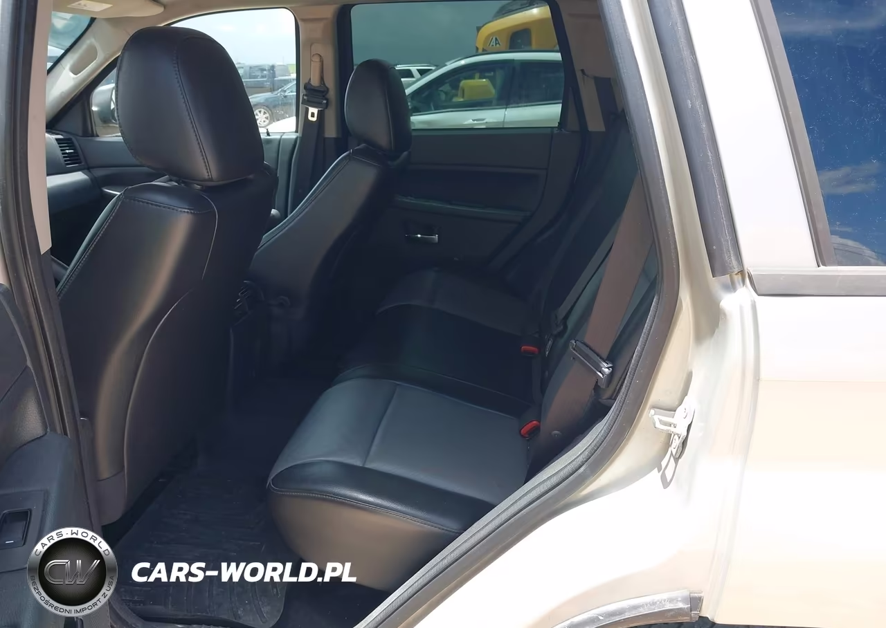 2010 Jeep Grand Cherokee Laredo VIN:1J4PR4GK4AC120381 - 8
