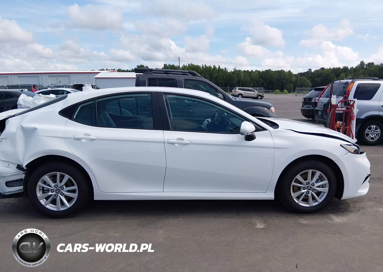 2026 Toyota Camry Le VIN:4T1DAACK1TU756835 - 14