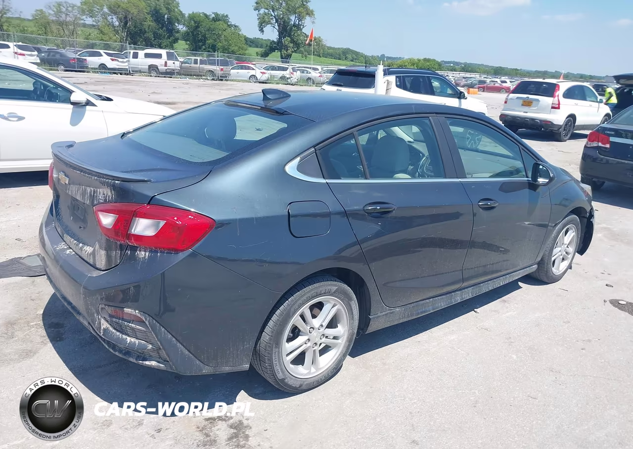 2018 Chevrolet Cruze Lt Auto VIN:1G1BE5SMXJ7138816 - 4
