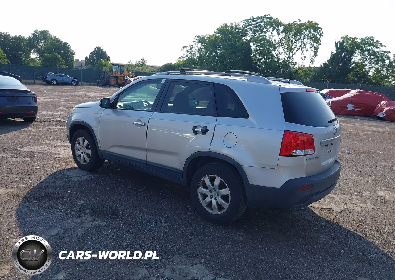 2011 Kia Sorento Lx VIN:5XYKT3A12BG170429 - 3