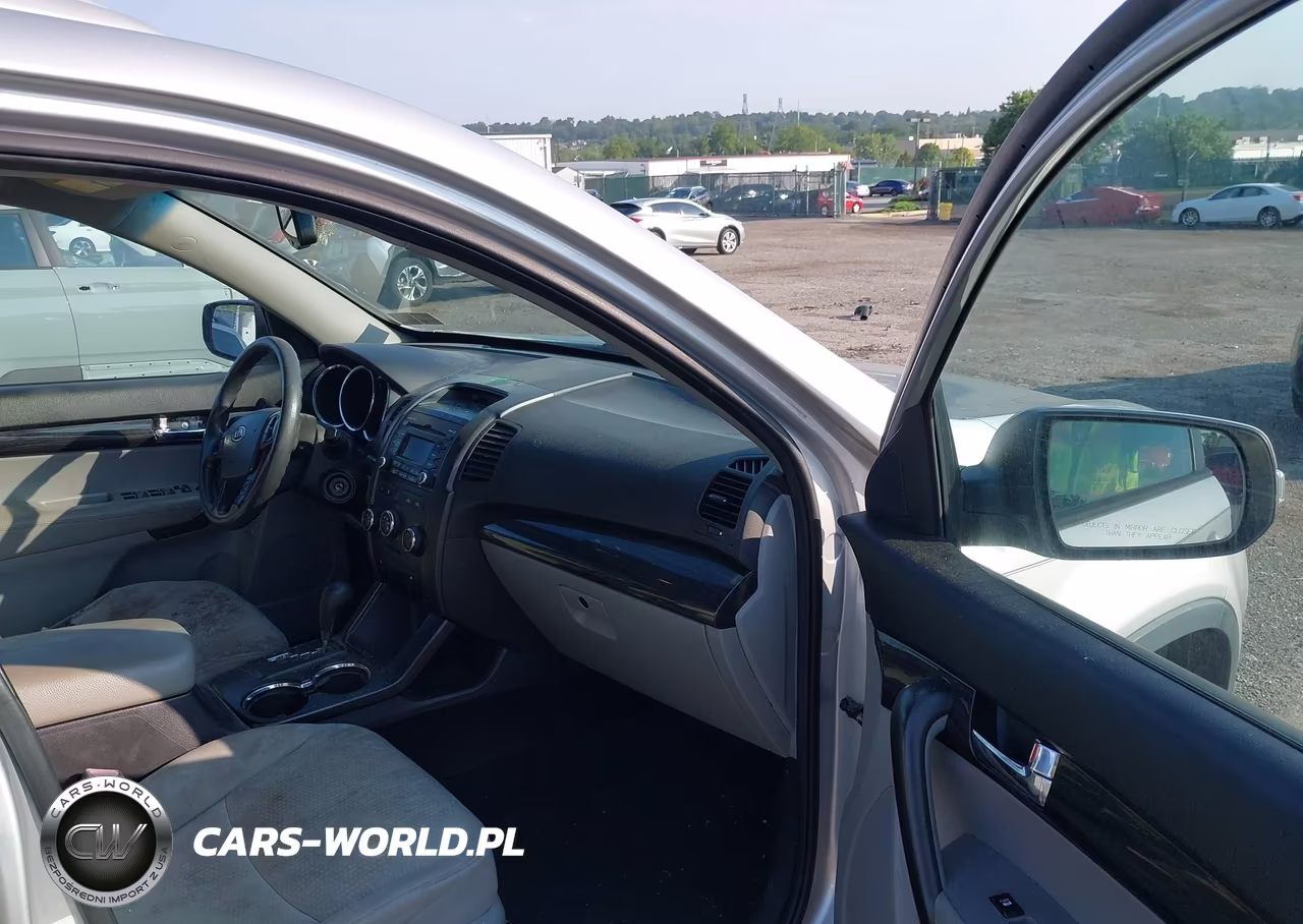 2011 Kia Sorento Lx VIN:5XYKT3A12BG170429 - 5
