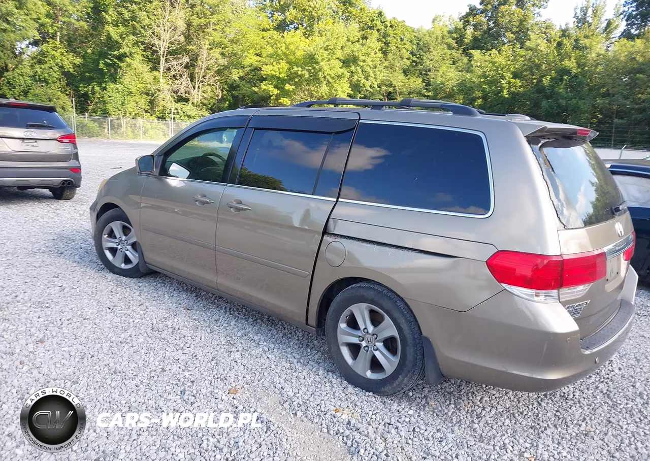 2010 Honda Odyssey Touring VIN:5FNRL3H91AB065123 - 3
