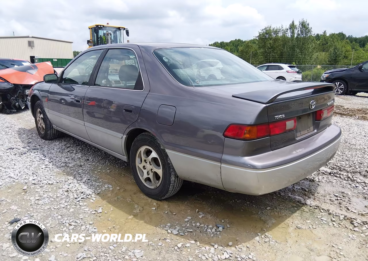 1999 Toyota Camry Le VIN:4T1BG22K8XU422692 - 3