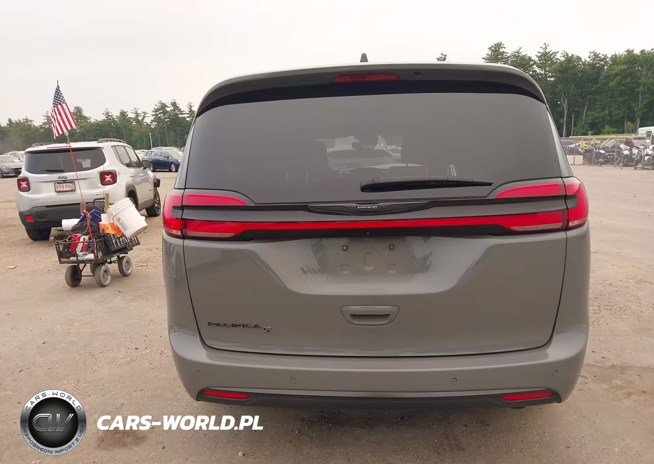 2023 Chrysler Pacifica Touring L VIN:2C4RC1BG6PR508973 - 16