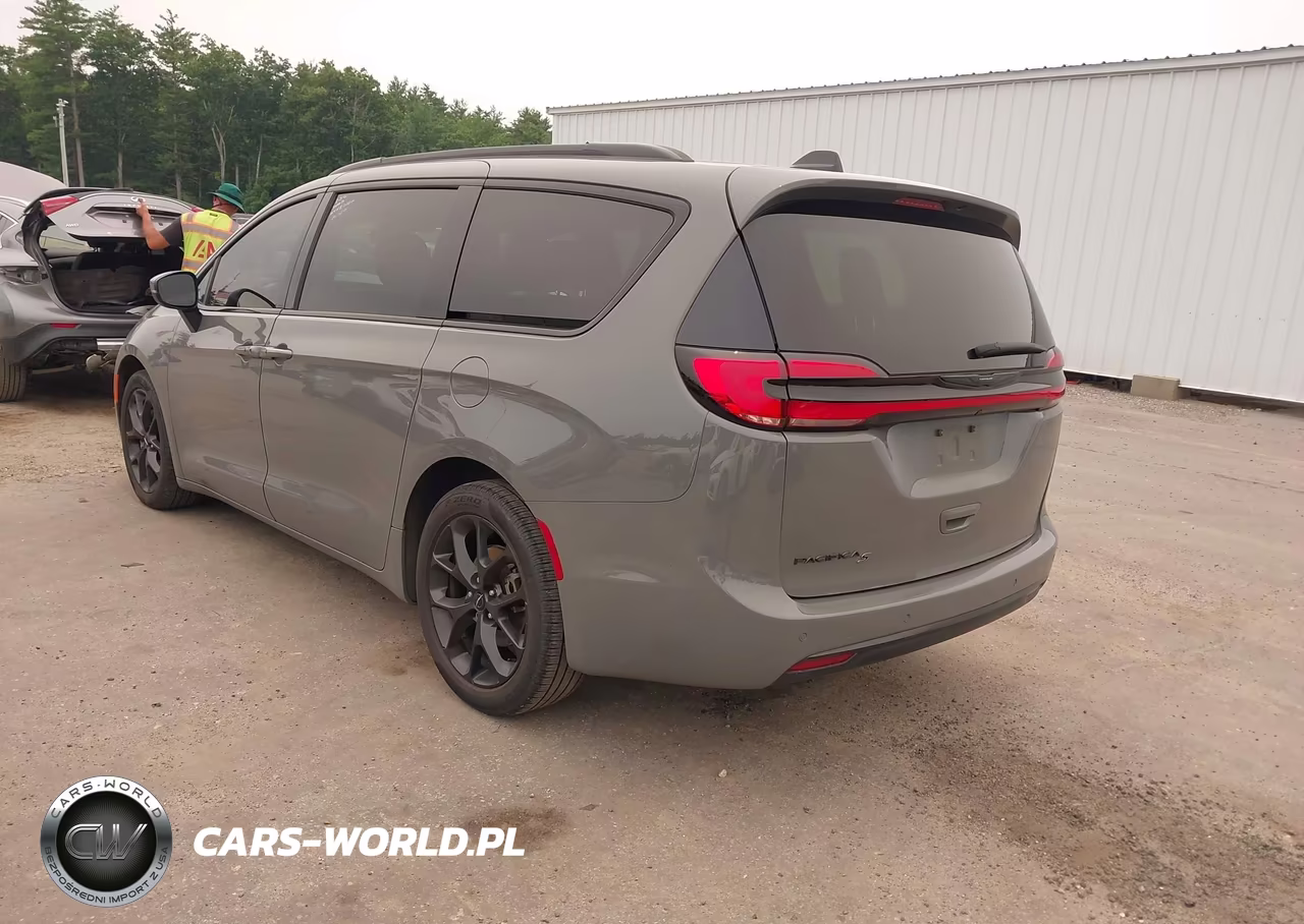 2023 Chrysler Pacifica Touring L VIN:2C4RC1BG6PR508973 - 3