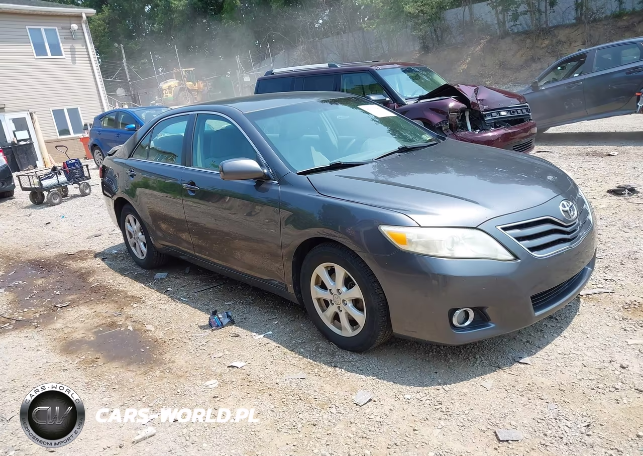 2011 Toyota Camry Le – zdjęcie 1 z 16