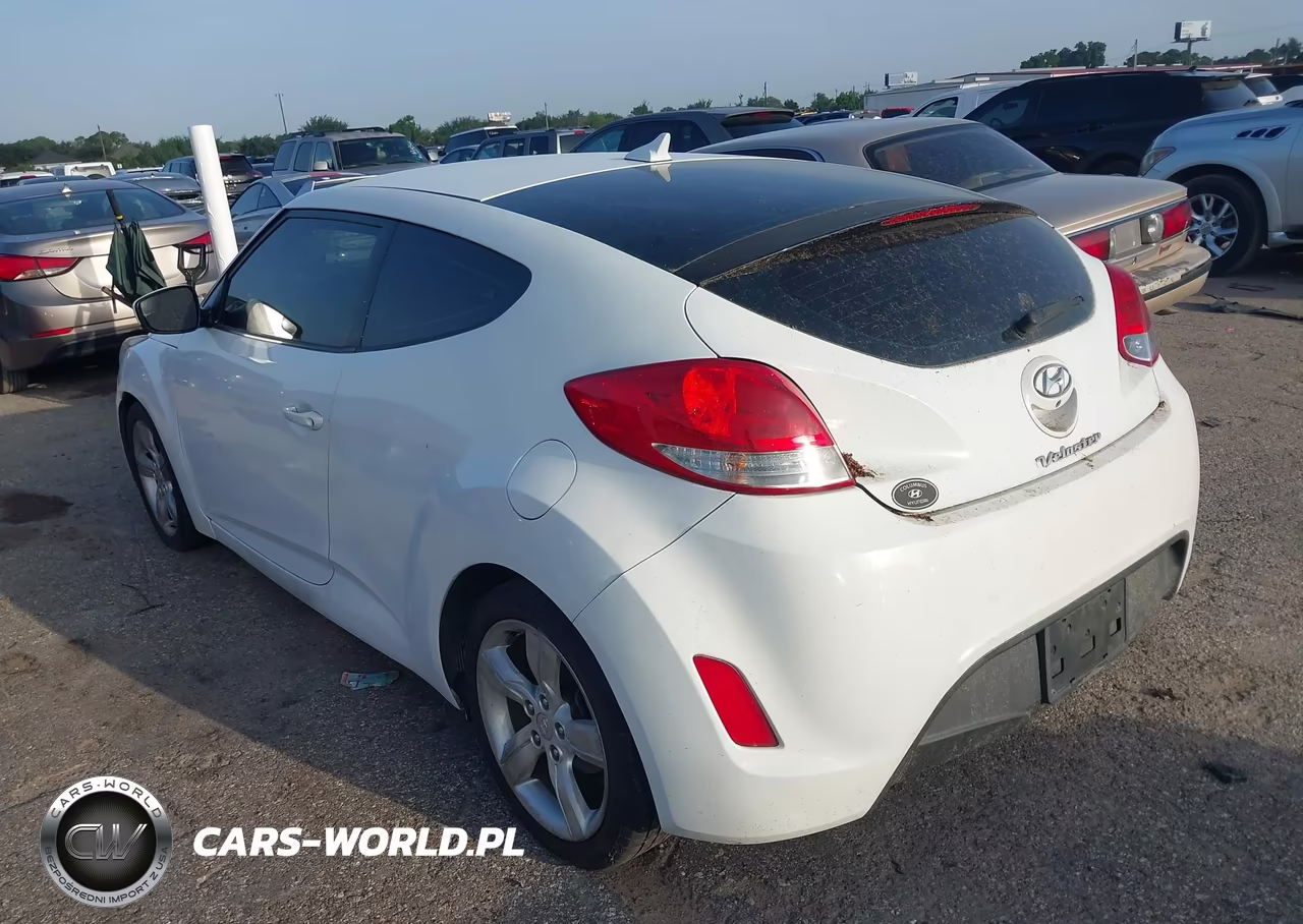 2015 Hyundai Veloster VIN:KMHTC6AD7FU242886 - 3