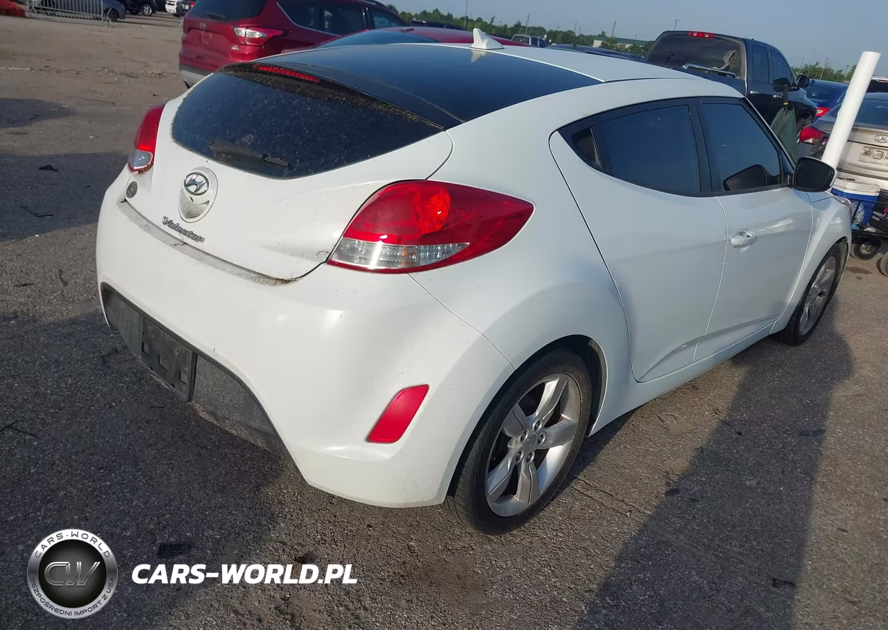 2015 Hyundai Veloster VIN:KMHTC6AD7FU242886 - 4