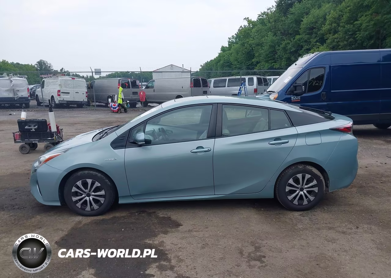 2018 Toyota Prius Four VIN:JTDKARFU9J3547885 - 14