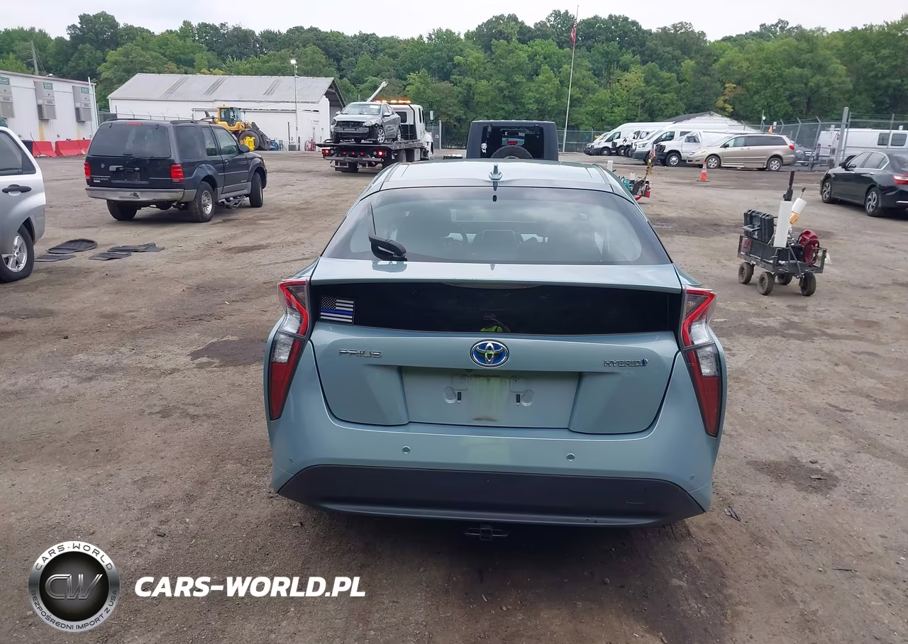 2018 Toyota Prius Four VIN:JTDKARFU9J3547885 - 16