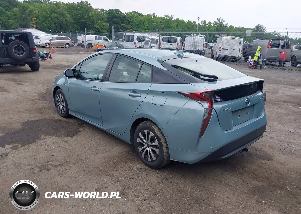 2018 Toyota Prius Four VIN:JTDKARFU9J3547885 - 3