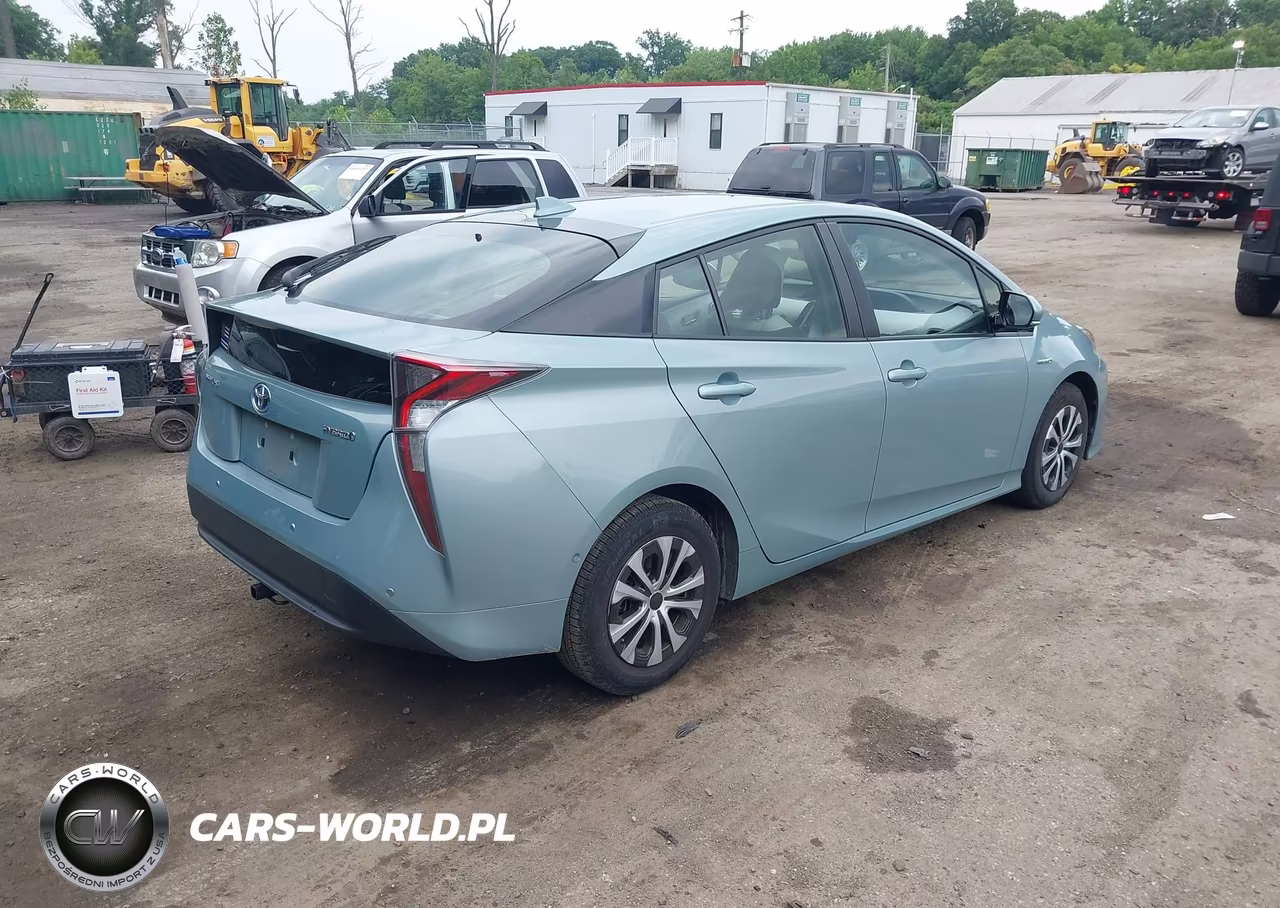 2018 Toyota Prius Four VIN:JTDKARFU9J3547885 - 4