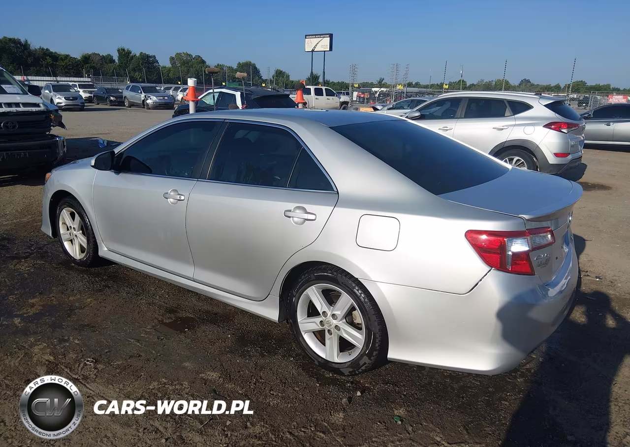 2014 Toyota Camry Se VIN:4T1BF1FKXEU323134 - 3