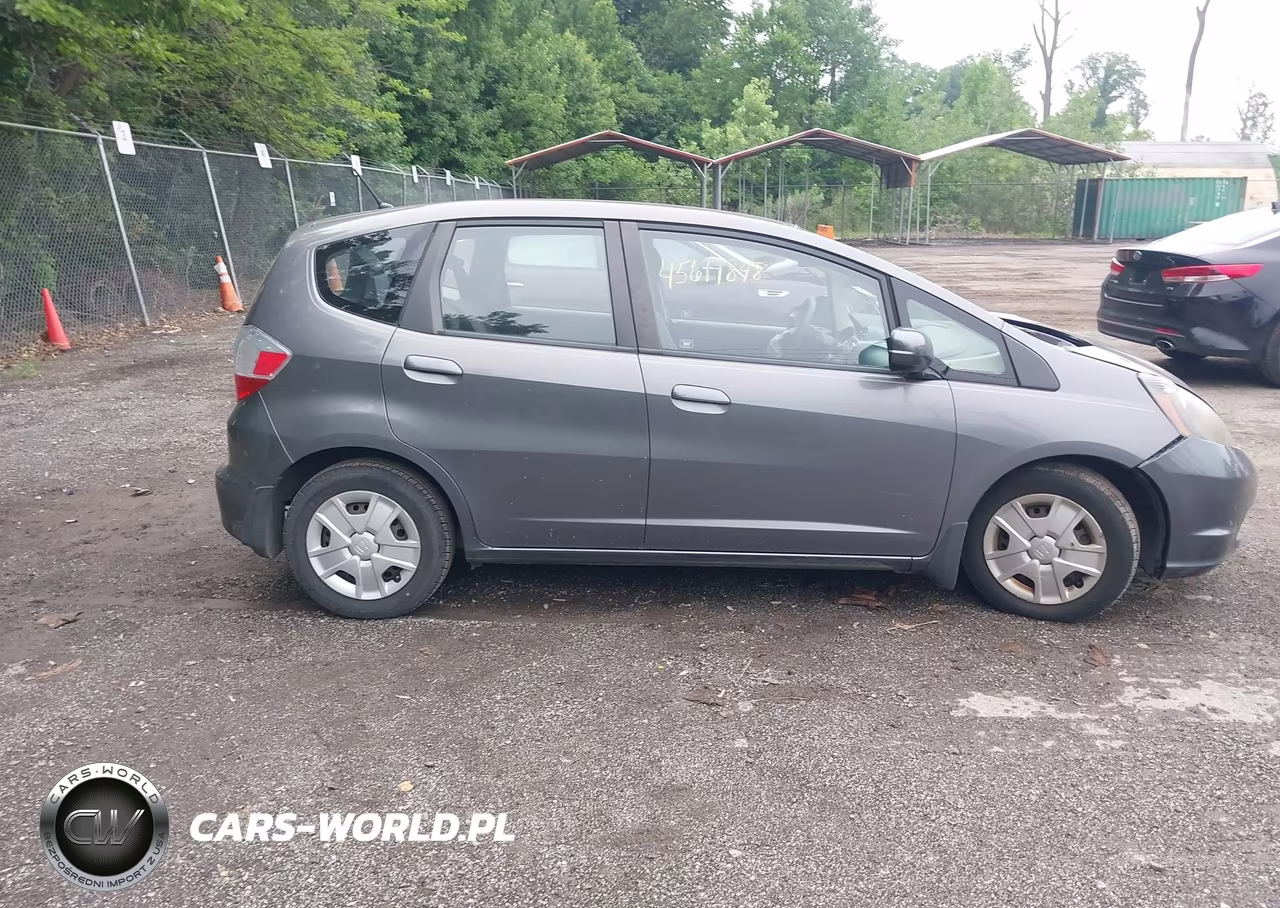 2013 Honda Fit VIN:JHMGE8H36DC067637 - 13