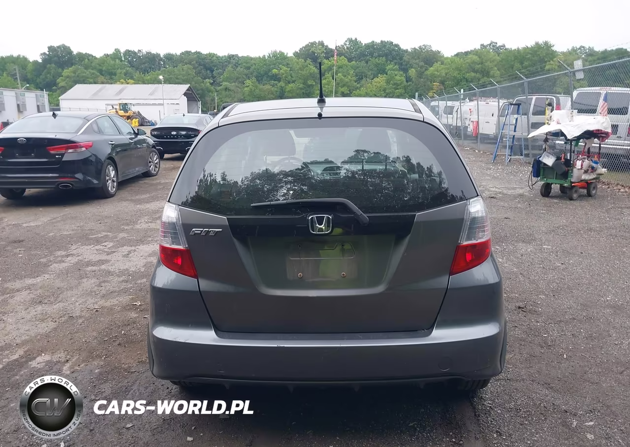 2013 Honda Fit VIN:JHMGE8H36DC067637 - 16