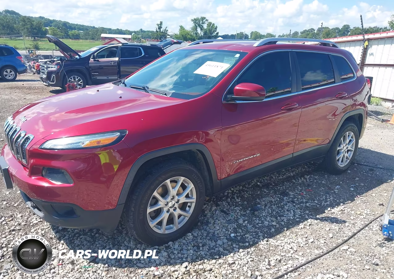 2016 Jeep Cherokee Latitude VIN:1C4PJMCB2GW176152 - 2