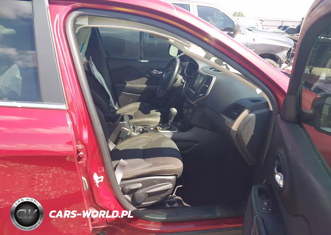 2016 Jeep Cherokee Latitude VIN:1C4PJMCB2GW176152 - 5