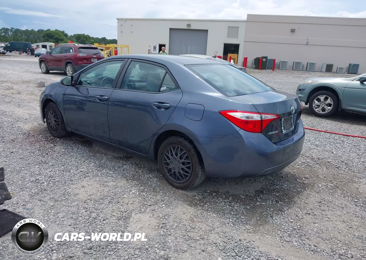 2015 Toyota Corolla Le VIN:2T1BURHE0FC334612 - 3