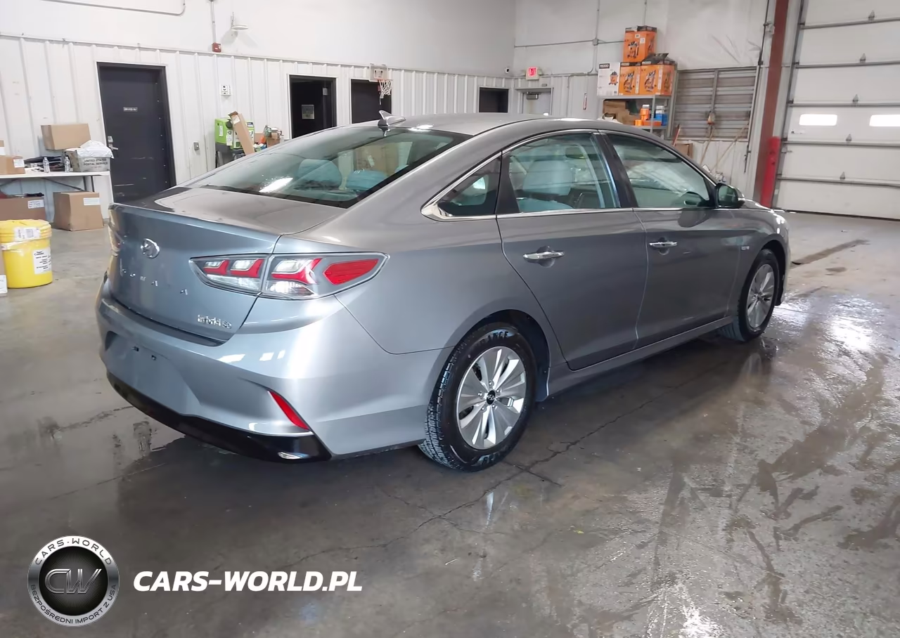 2018 Hyundai Sonata Hybrid Se VIN:KMHE24L33JA083752 - 4