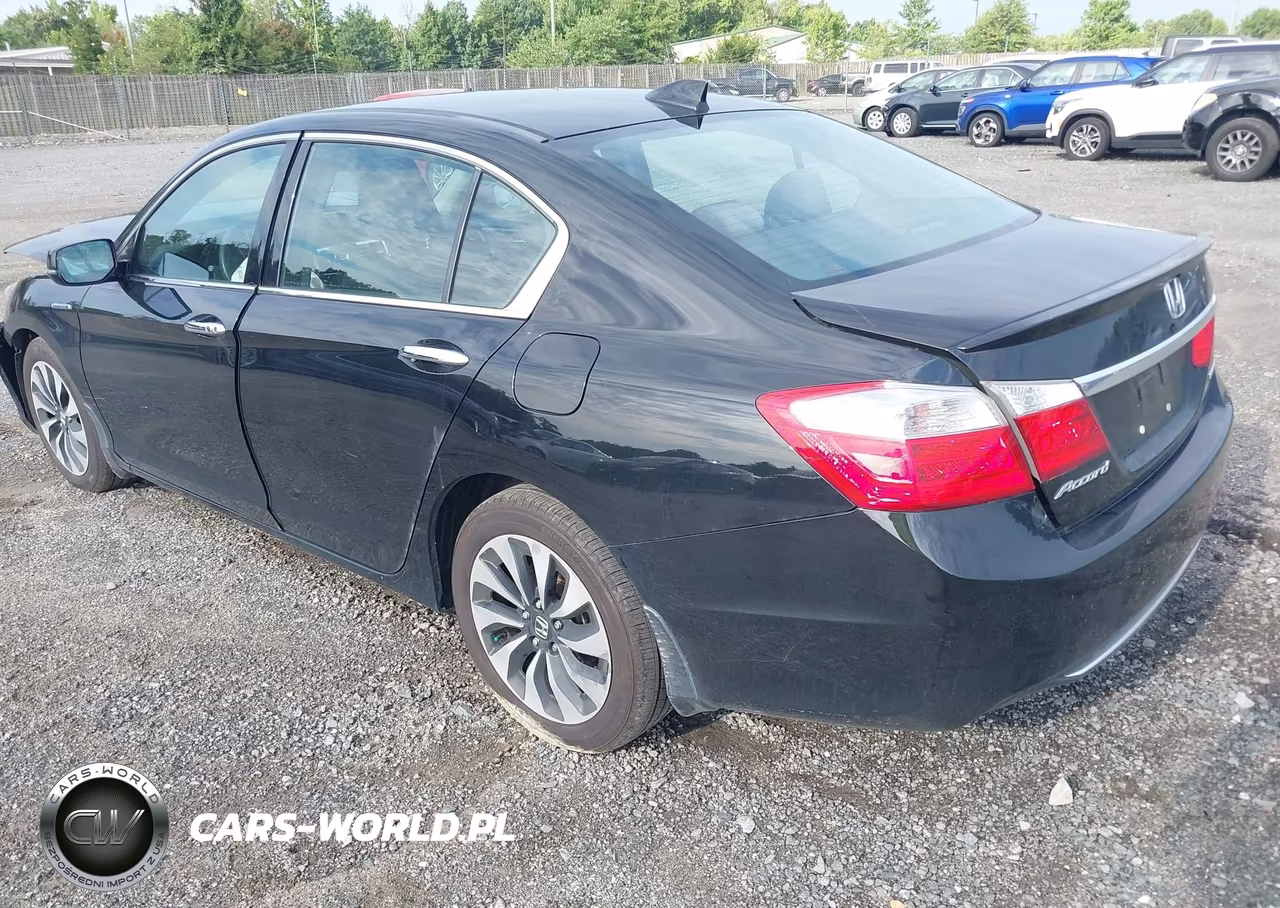 2015 Honda Accord Hybrid VIN:1HGCR6F33FA005706 - 3