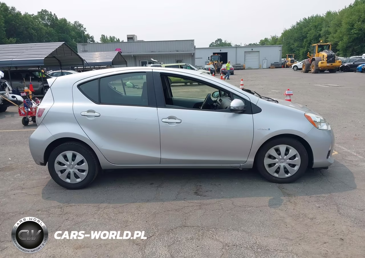 2014 Toyota Prius C Two VIN:JTDKDTB3XE1081693 - 13