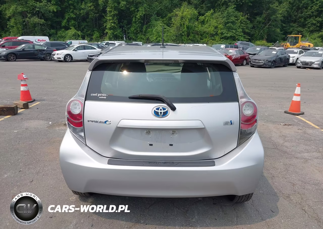 2014 Toyota Prius C Two VIN:JTDKDTB3XE1081693 - 16