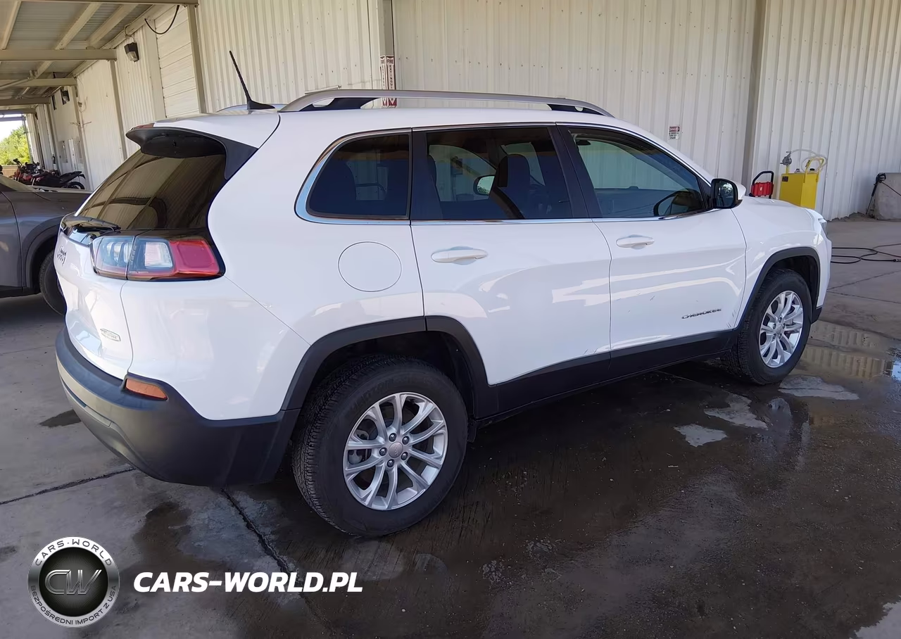 2019 Jeep Cherokee Latitude 4X4 VIN:1C4PJMCB4KD423885 - 4