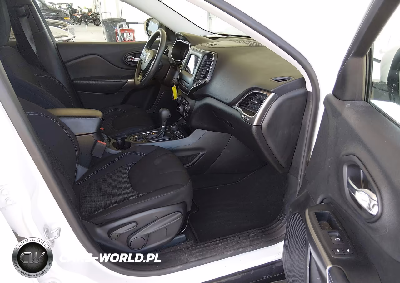 2019 Jeep Cherokee Latitude 4X4 VIN:1C4PJMCB4KD423885 - 5