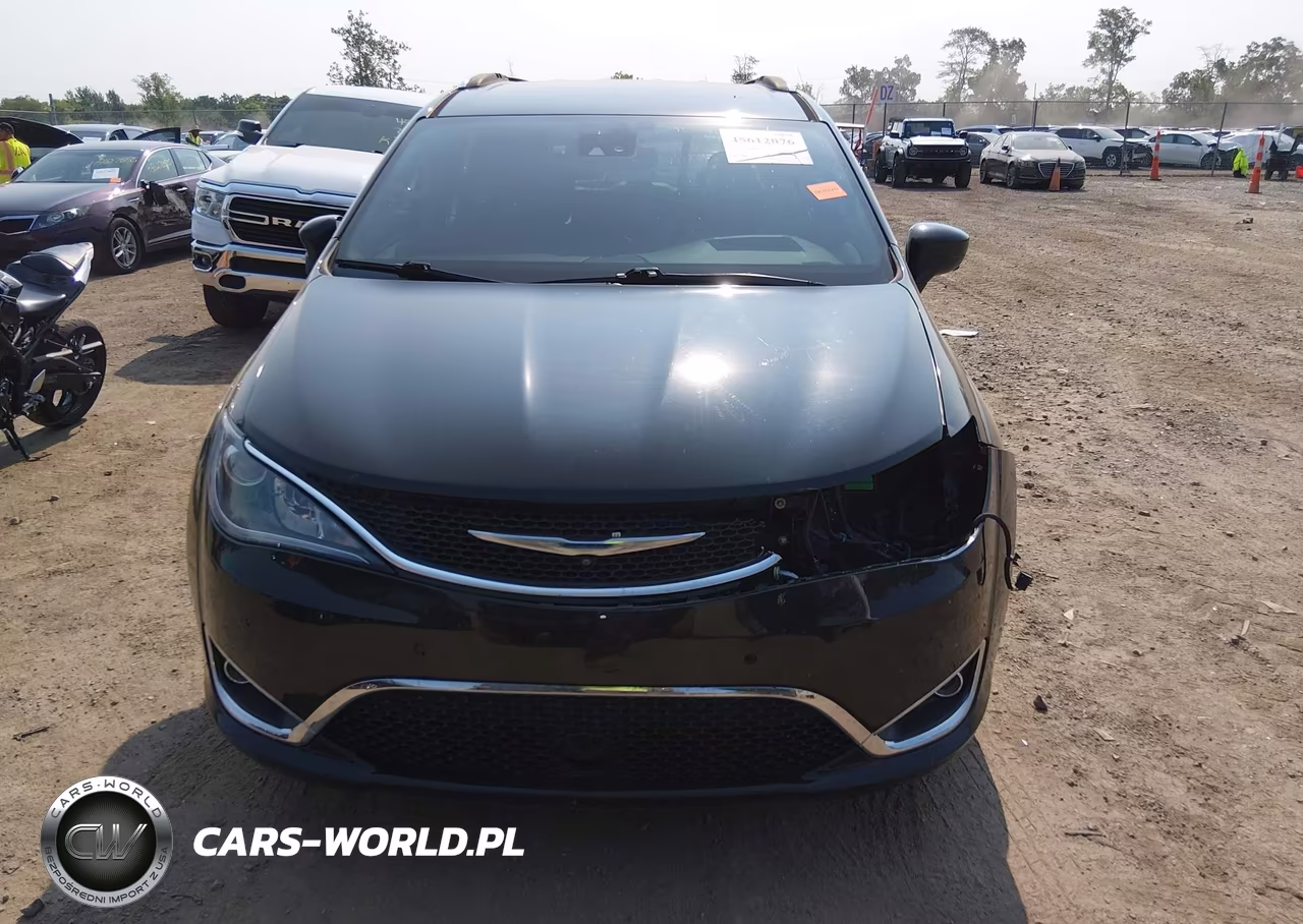 2017 Chrysler Pacifica Touring-L Plus VIN:2C4RC1EG6HR551156 - 13