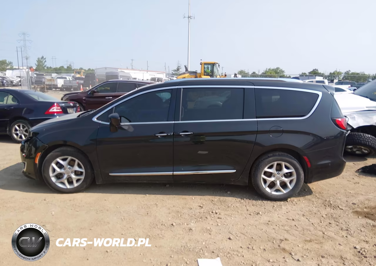 2017 Chrysler Pacifica Touring-L Plus VIN:2C4RC1EG6HR551156 - 15