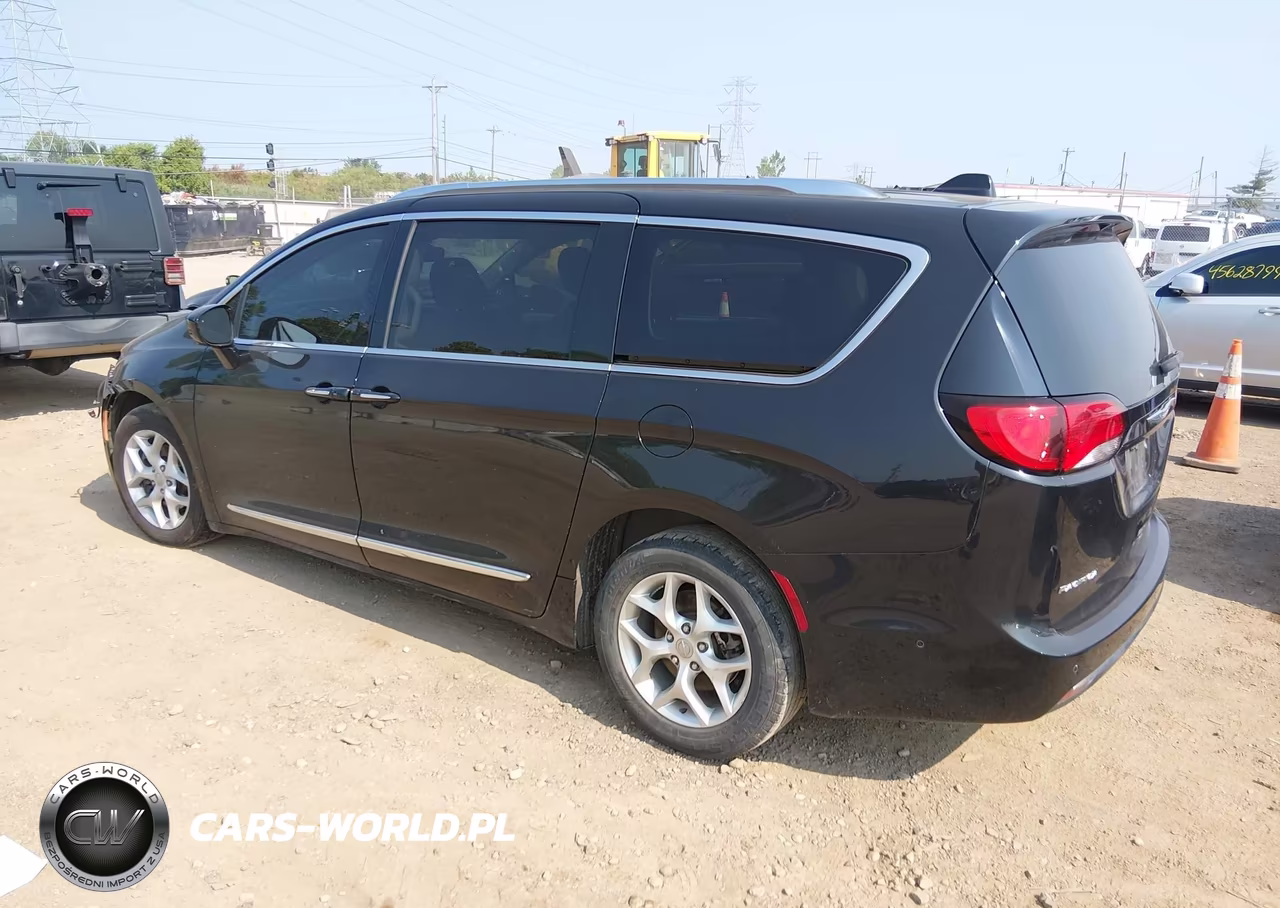 2017 Chrysler Pacifica Touring-L Plus VIN:2C4RC1EG6HR551156 - 3