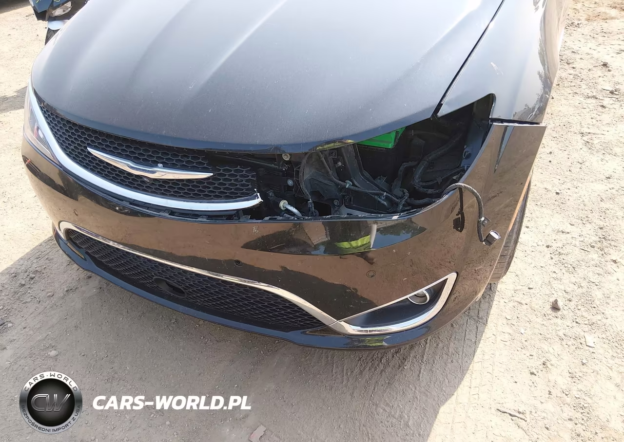 2017 Chrysler Pacifica Touring-L Plus VIN:2C4RC1EG6HR551156 - 6