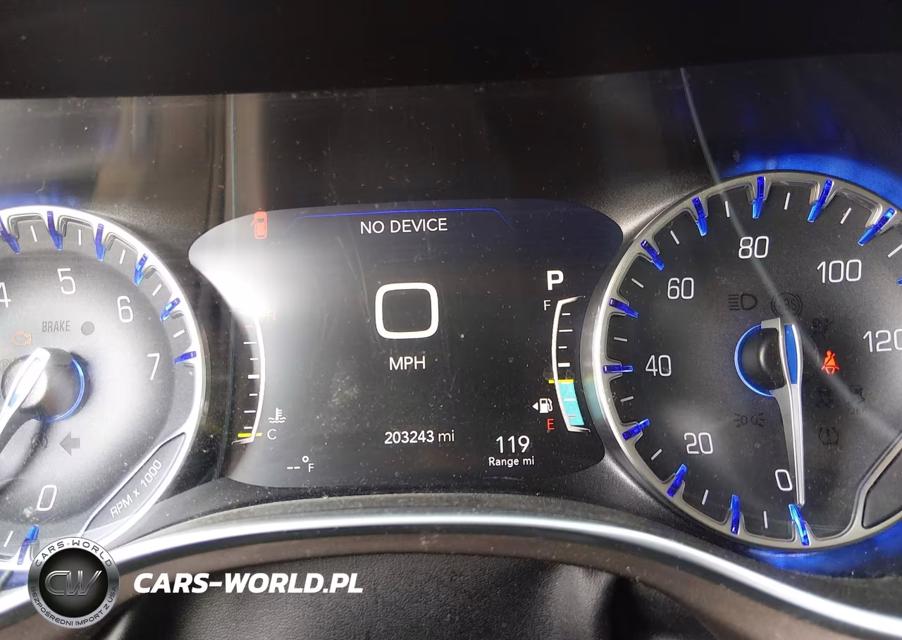 2017 Chrysler Pacifica Touring-L Plus VIN:2C4RC1EG6HR551156 - 7