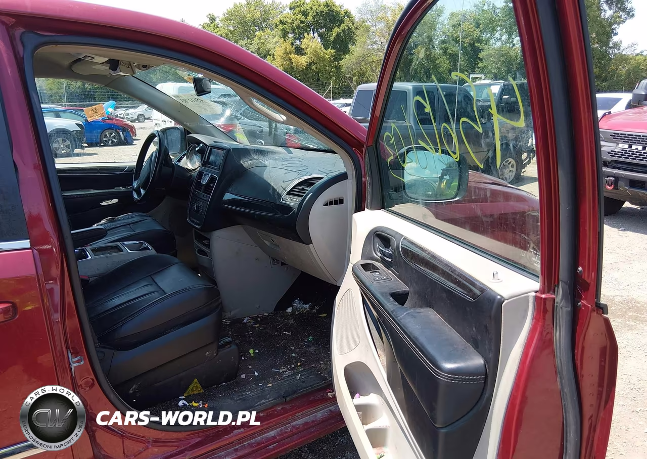 2014 Chrysler Town & Country Touring VIN:2C4RC1BG7ER398366 - 5