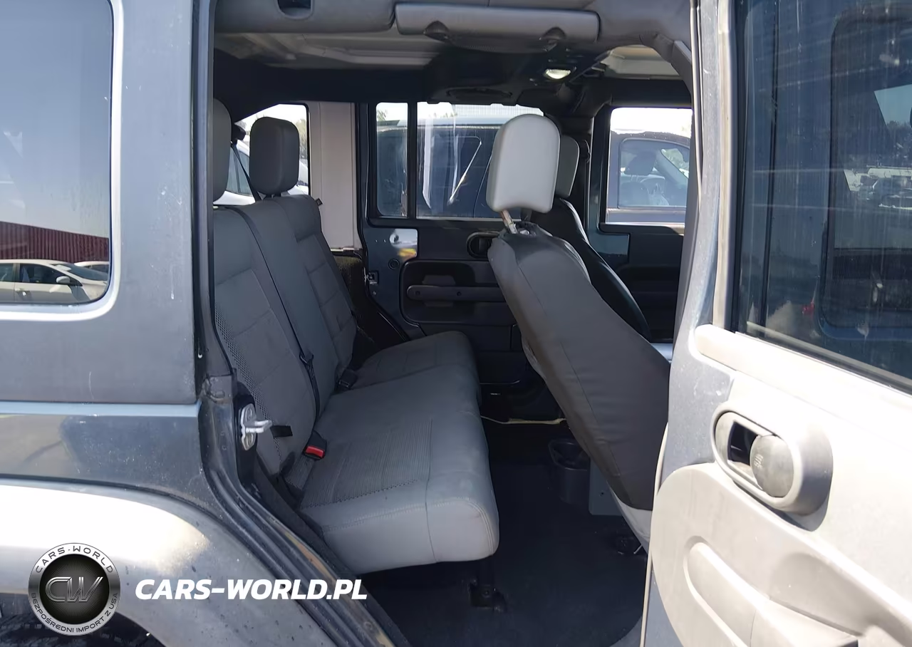 2008 Jeep Wrangler Unlimited Rubicon VIN:1J4GA69178L615935 - 8