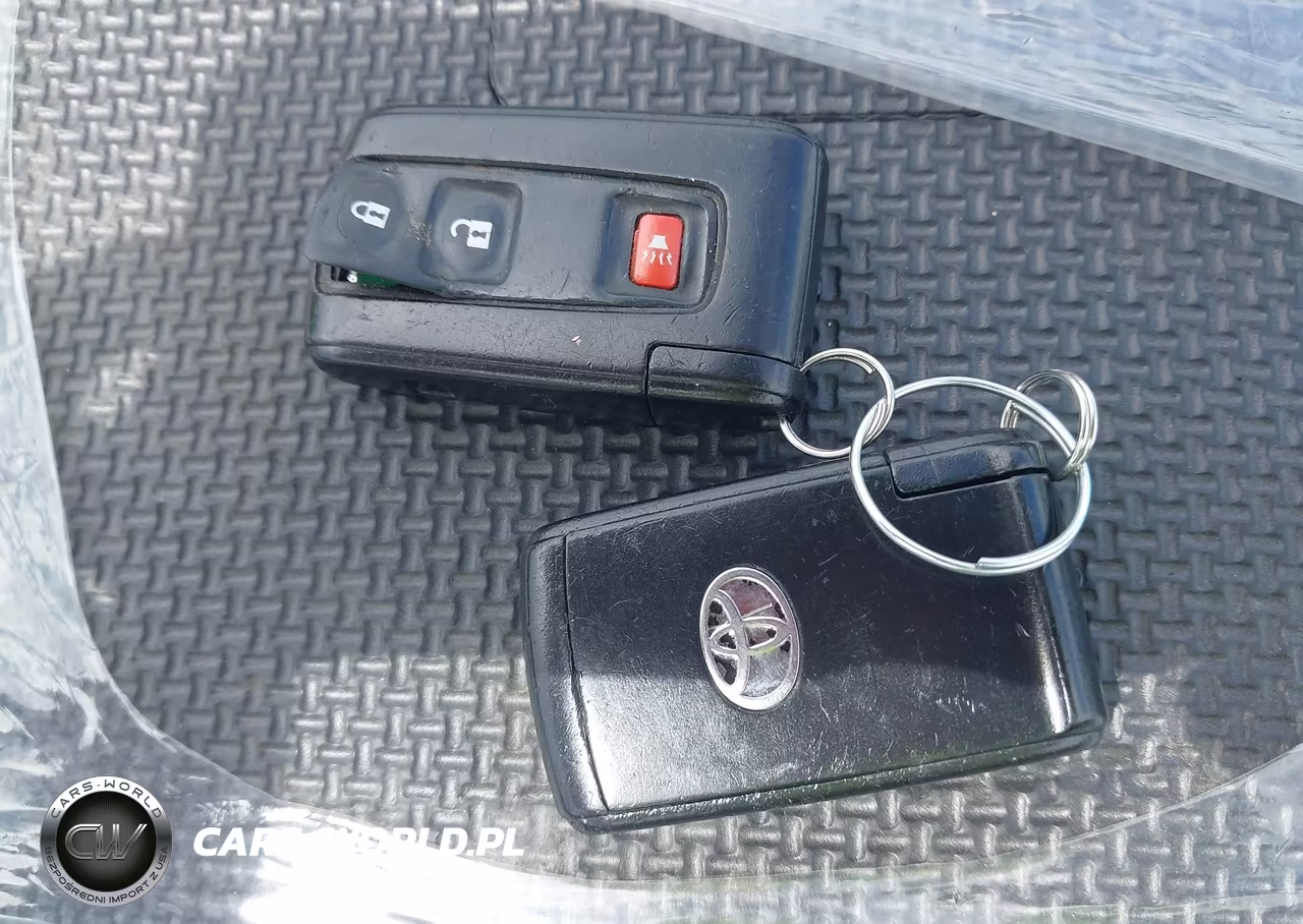 2004 Toyota Prius VIN:JTDKB20U140093943 - 11