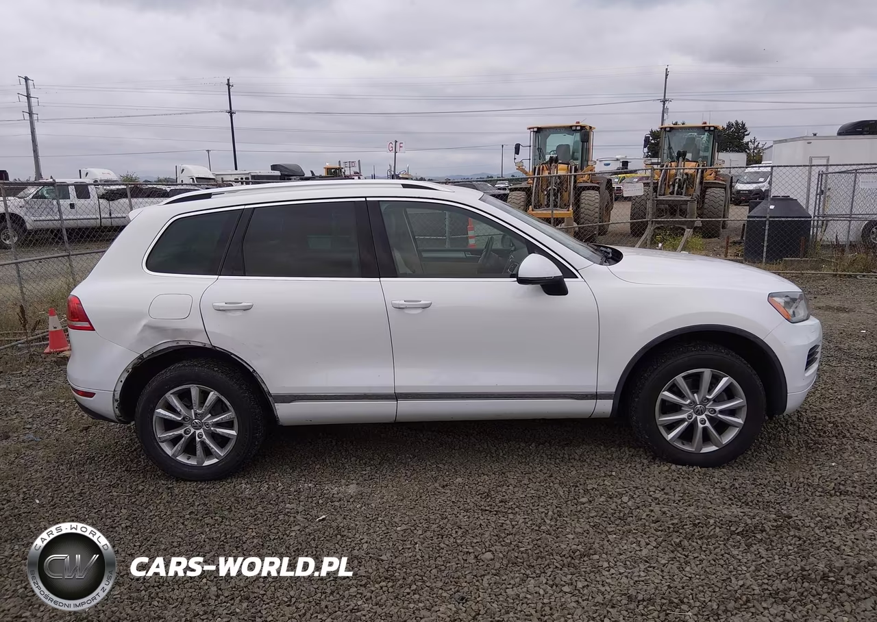 2014 Volkswagen Touareg 3.6L Sport VIN:WVGEF9BP5ED007301 - 14