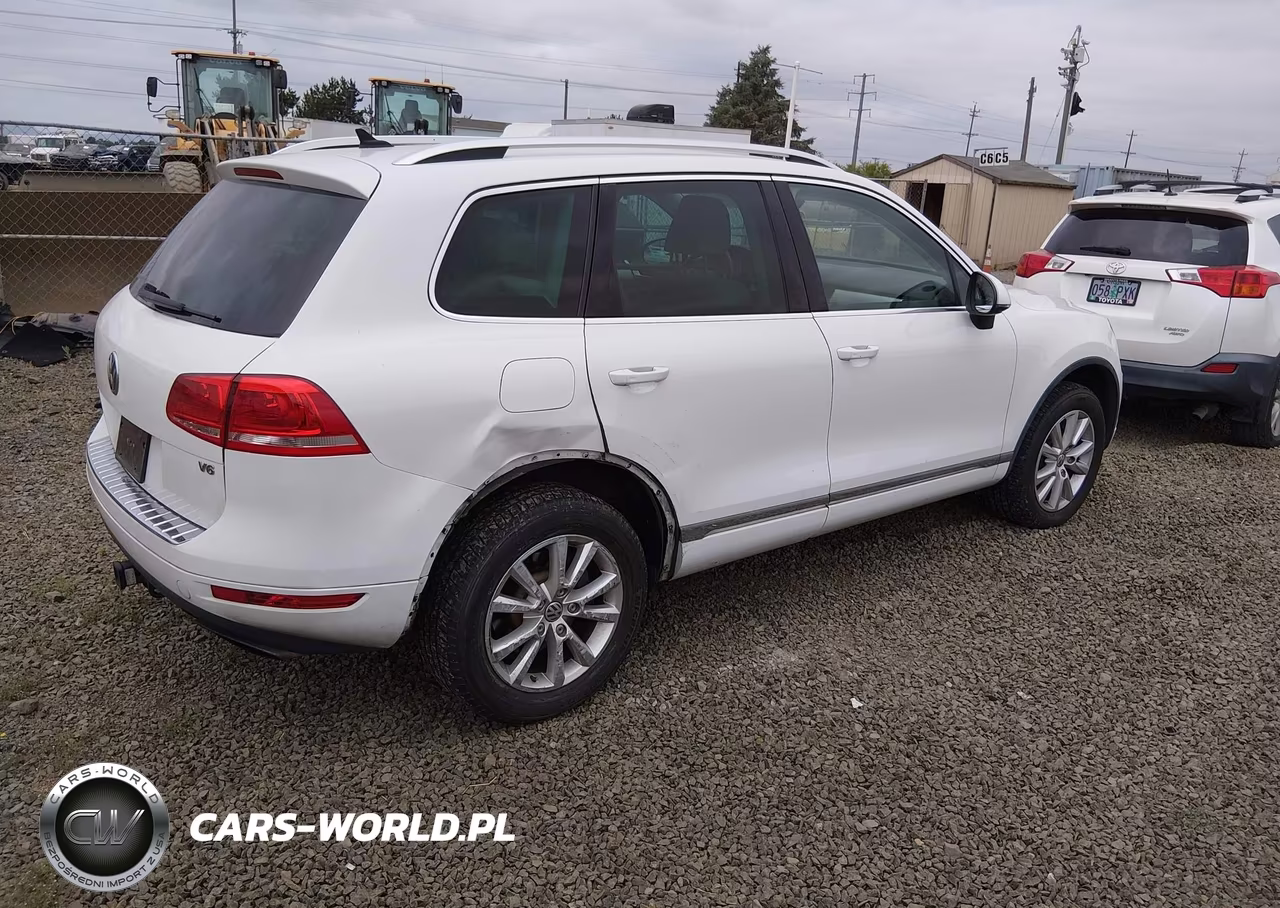 2014 Volkswagen Touareg 3.6L Sport VIN:WVGEF9BP5ED007301 - 4