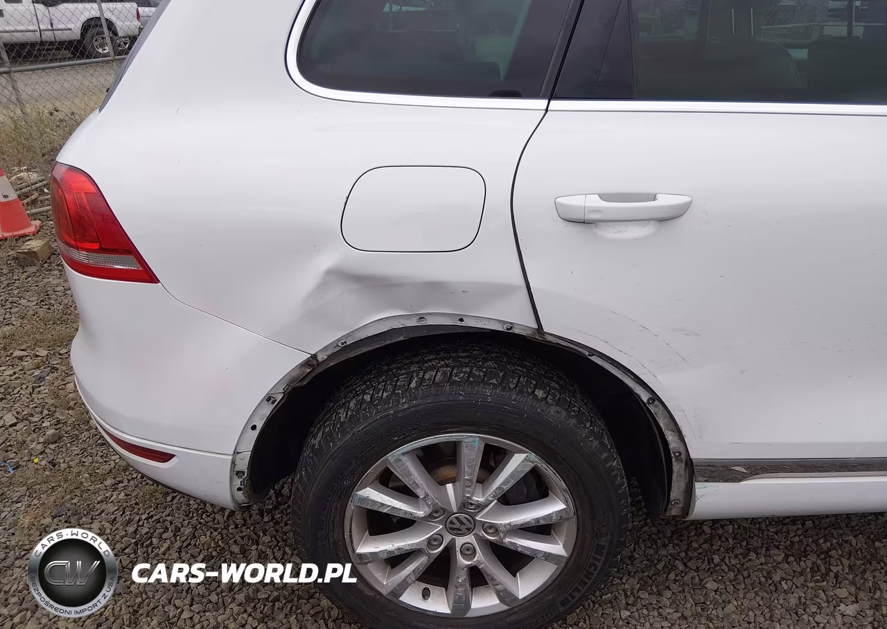 2014 Volkswagen Touareg 3.6L Sport VIN:WVGEF9BP5ED007301 - 6