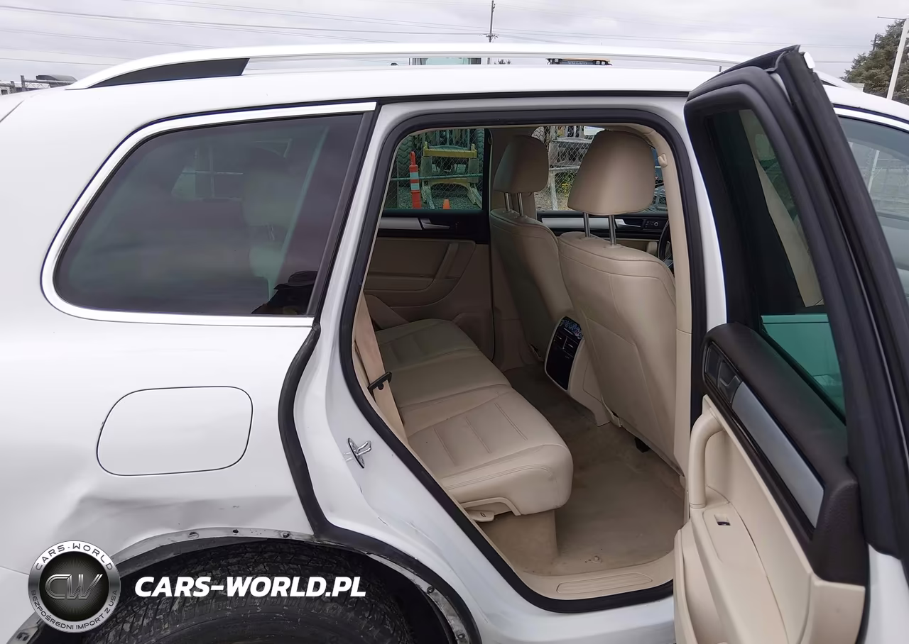 2014 Volkswagen Touareg 3.6L Sport VIN:WVGEF9BP5ED007301 - 8