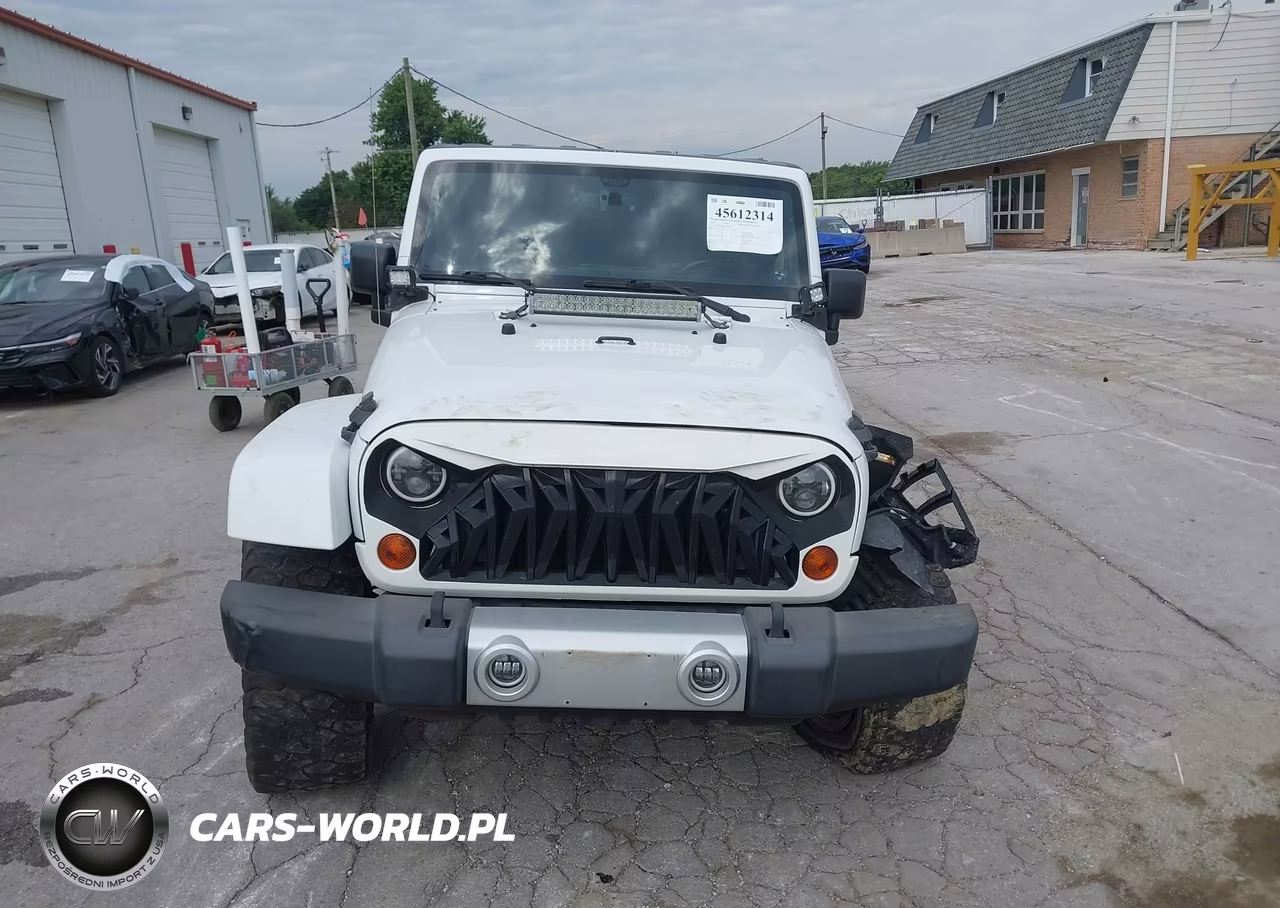2013 Jeep Wrangler Unlimited Sahara VIN:1C4BJWEG5DL585404 - 12