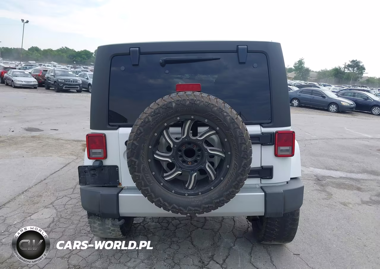 2013 Jeep Wrangler Unlimited Sahara VIN:1C4BJWEG5DL585404 - 16