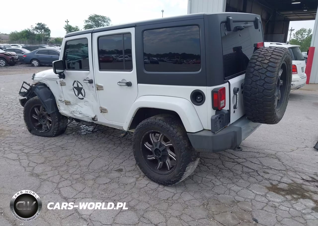 2013 Jeep Wrangler Unlimited Sahara VIN:1C4BJWEG5DL585404 - 3