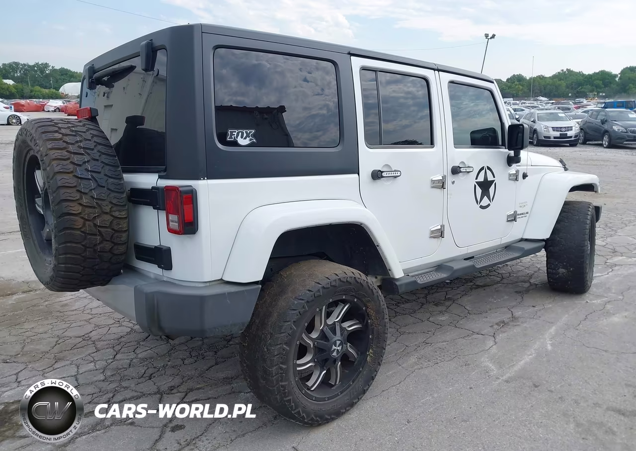 2013 Jeep Wrangler Unlimited Sahara VIN:1C4BJWEG5DL585404 - 4