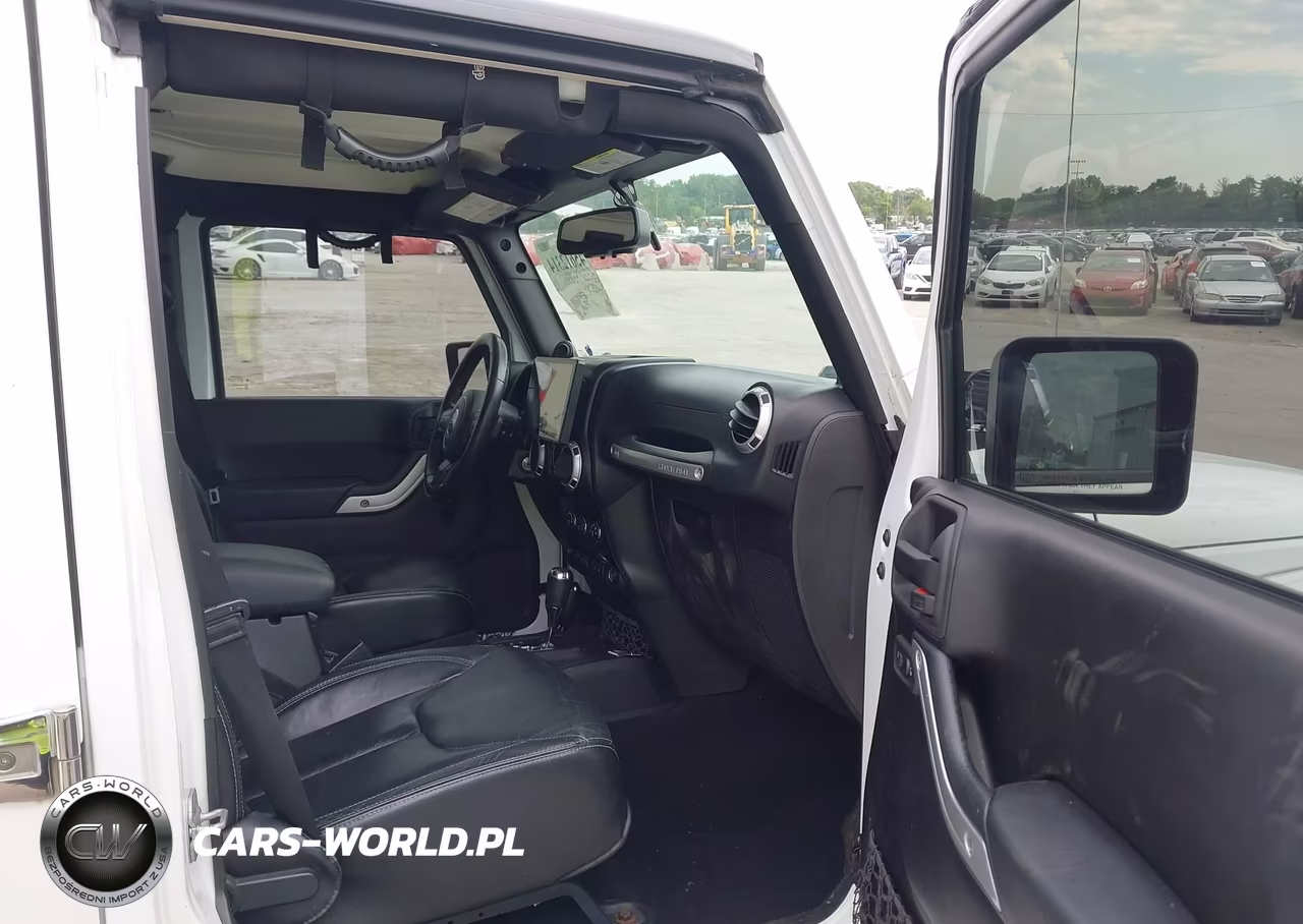 2013 Jeep Wrangler Unlimited Sahara VIN:1C4BJWEG5DL585404 - 5
