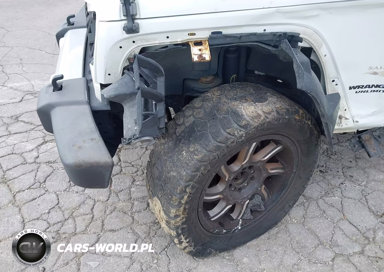 2013 Jeep Wrangler Unlimited Sahara VIN:1C4BJWEG5DL585404 - 6
