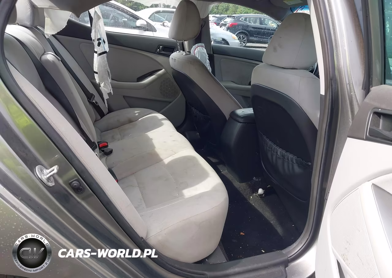 2015 Kia Optima Lx VIN:5XXGM4A79FG465793 - 8